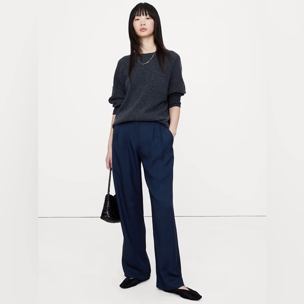 NWT! Banana Republic Navy Soho Mid-Rise Pleated Wide-Leg Drapey Twill Pant 🤎